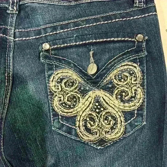 Nine West Jeans, Embroidered Back Pockets & Rhinestones. Size 28/6 - Picture 1 of 7